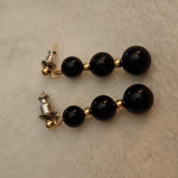 3/$30 Vintage 1990s Black and Gold Beaded Drop Earrings - Picture 2 of 3